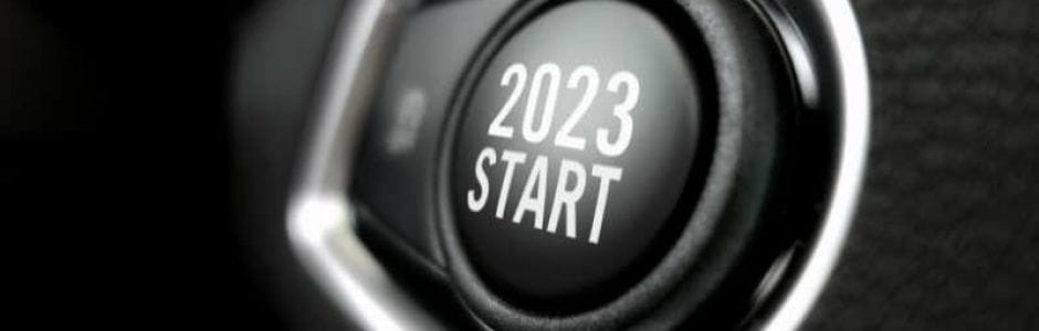 pulsante accensione furgone con scritto start 2023