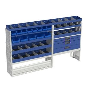 Allestimento interno confort, sinistro per con copri passaruota con antina di chiusura, copri passaruota con kit ferma valigia, con scaffalatura con cassetti colore blu, scaffalature con contenitori asportabili di colore giallo e blu, con scaffalatura con divisori e scaffalatura terminale per furgoni Iveco Daily L1H1.