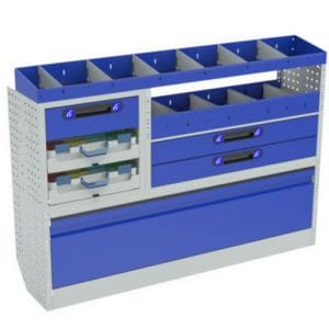 Allestimento luxury, sinistra con copri passaruota ad anta-basculante blu, cassettiere con cassetti blu, scaffalature con valigie in plastica trasparenti, scaffalature con contenitori asportabili gialli per veicoli OPEL COMBO CARGO XL.