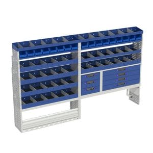 Allestimento interno confort, sinistro per con copri passaruota con antina di chiusura, copri passaruota con kit ferma valigia, con scaffalatura con cassetti colore blu, scaffalature con contenitori asportabili di colore giallo e blu, con scaffalatura con divisori e scaffalatura terminale per furgoni Iveco Daily L2H2.